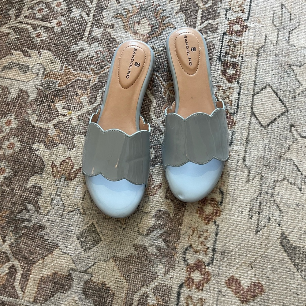 Bandolino scalloped baby blue kitten heel sandals